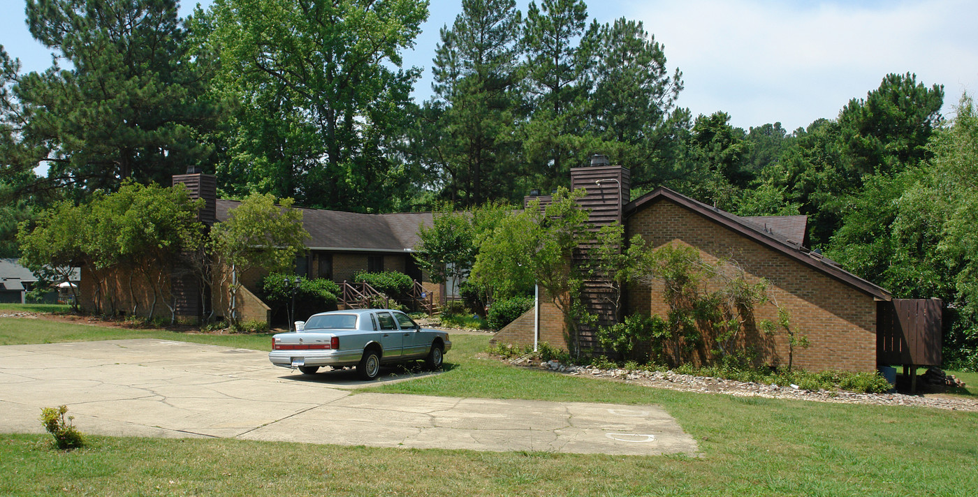 4713 Courtside Pl in Raleigh, NC - Foto de edificio