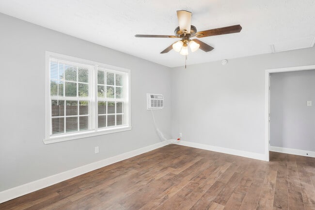 2311 N Louis St, Unit 2311 .5 in Victoria, TX - Building Photo - Building Photo