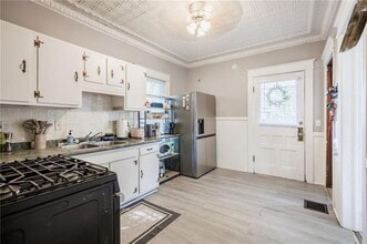 890 S Goodman St in Rochester, NY - Foto de edificio - Building Photo