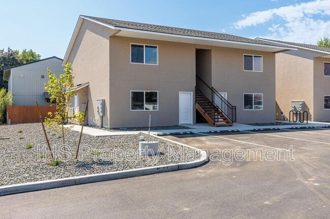 property at 485 S 38th Ave