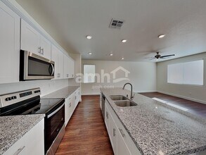 327 Cape Seville Pl in Henderson, NV - Foto de edificio - Building Photo