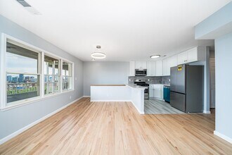 352 Ogden Ave. in Jersey City, NJ - Building Photo - Building Photo