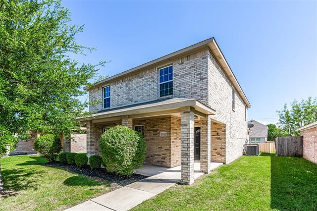 1942 Cross Oaks Dr in Lancaster, TX - Building Photo