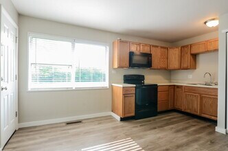 2406 N Auburn St in Indianapolis, IN - Building Photo - Building Photo
