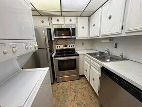 120 Cypress Club Dr in Pompano Beach, FL - Building Photo - Building Photo