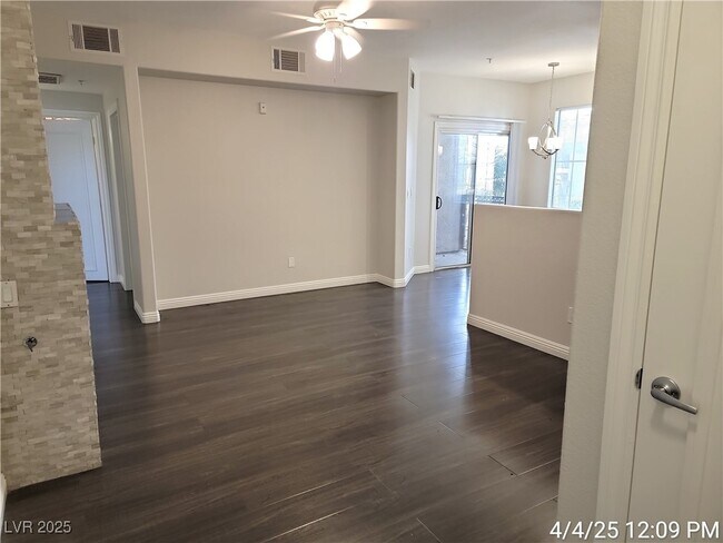 9050 W Warm Springs Rd in Las Vegas, NV - Building Photo - Building Photo