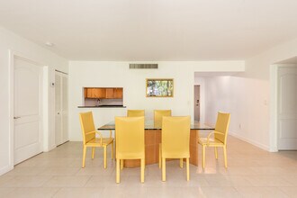 101 Ocean Ln Dr in Key Biscayne, FL - Building Photo - Building Photo