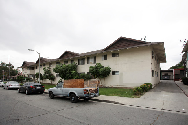 The Senator in Pomona, CA - Foto de edificio - Building Photo