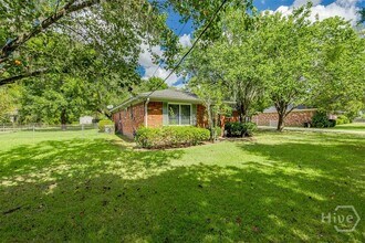 104 W Moore St in Bloomingdale, GA - Building Photo - Building Photo