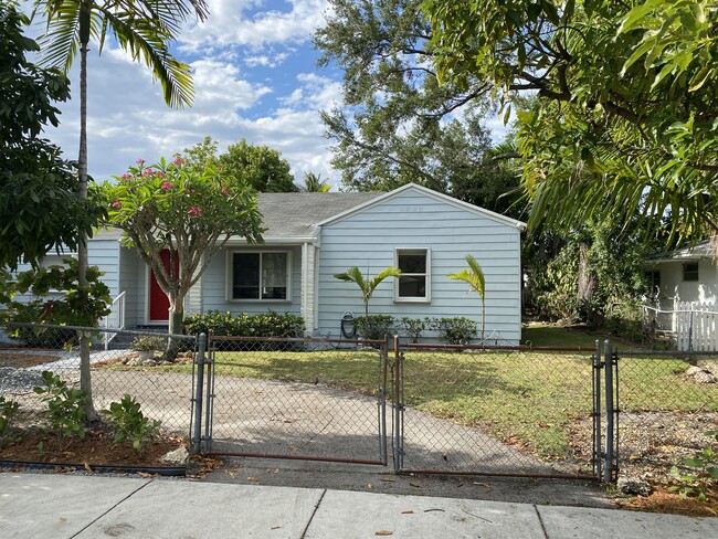 5843 SW 62nd St in Miami, FL - Building Photo - Building Photo