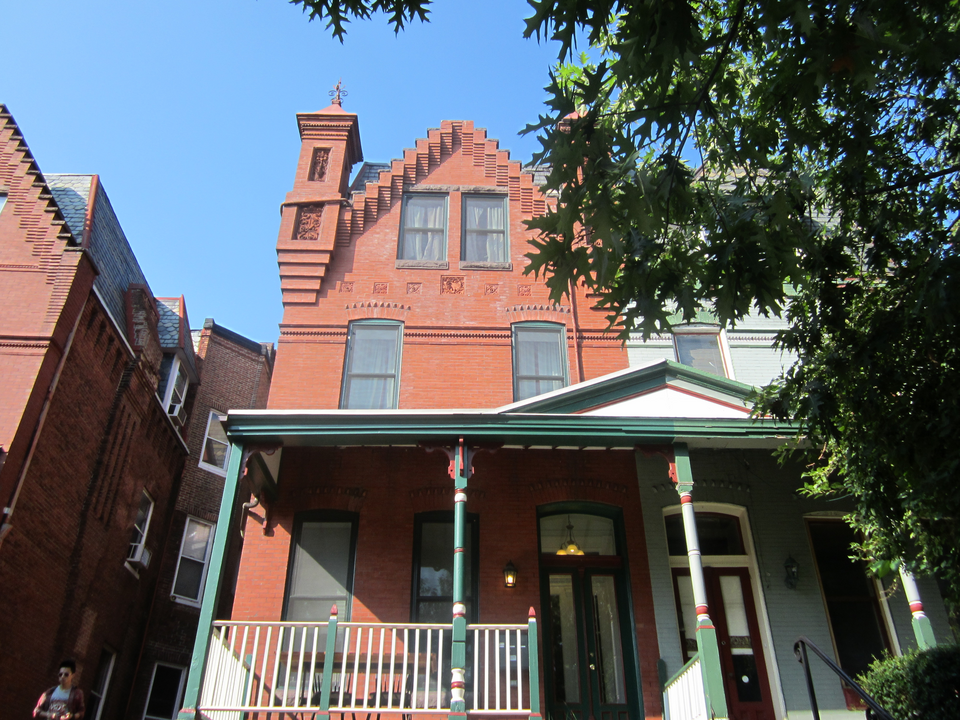 2120 Mount Royal Ter in Baltimore, MD - Foto de edificio