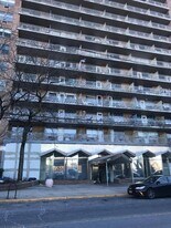 700 Victory Blvd in Staten Island, NY - Building Photo