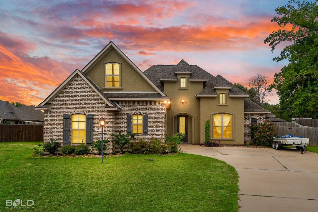 701 Fir Wood Ln in Haughton, LA - Building Photo