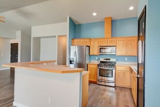 1669 NW Camellia Loop in Oak Harbor, WA - Building Photo - Building Photo