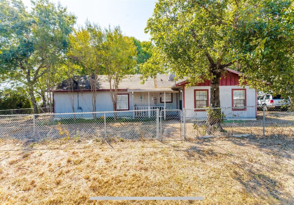 5166 E Fm 875 in Midlothian, TX - Building Photo