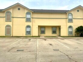 1000 Ranchway Dr in Laredo, TX - Building Photo