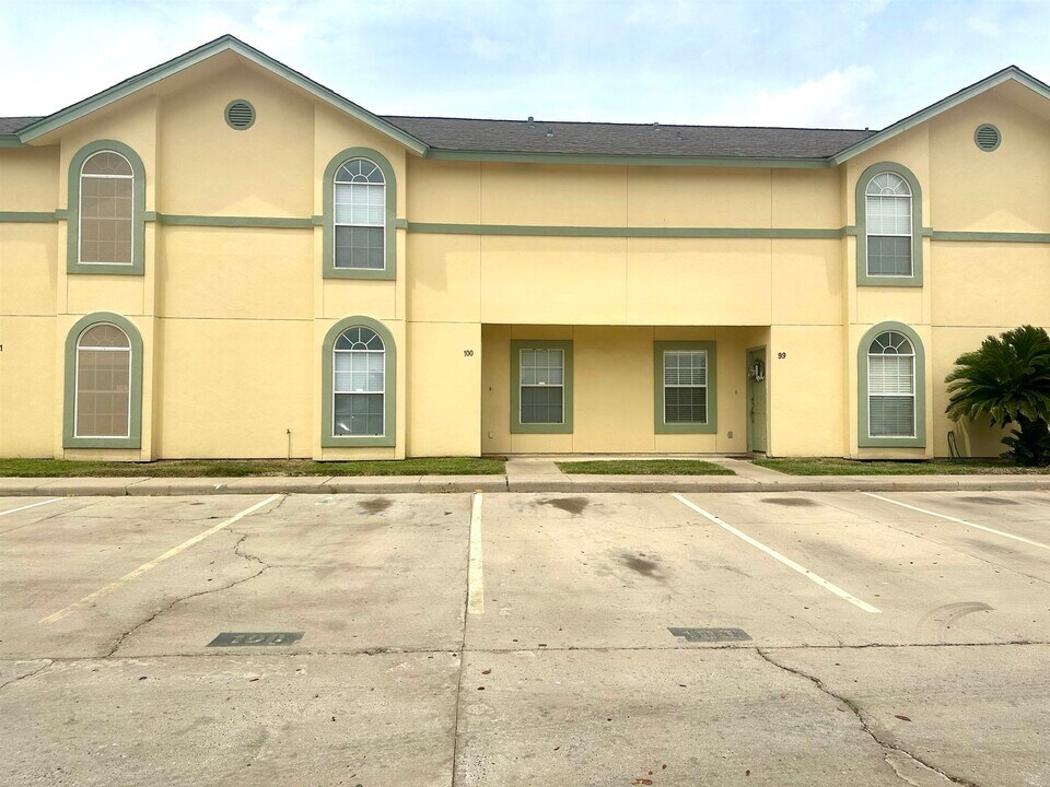 1000 Ranchway Dr in Laredo, TX - Building Photo