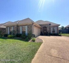 715 Chambord Dr in Brandon, MS - Building Photo