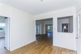 2451 E Manoa Rd in Honolulu, HI - Building Photo - Building Photo
