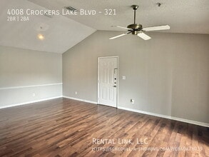 4008 Crockers Lake Blvd in Sarasota, FL - Foto de edificio - Building Photo