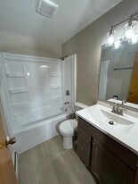 400 Rainbow Dr, Unit Apartment 3 in Peshtigo, WI - Building Photo