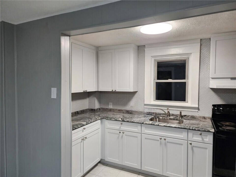 227 Providence St in West Warwick, RI - Building Photo