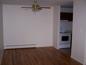 239 Twelve Mile Rd, Unit 17 in Royal Oak, MI - Foto de edificio - Building Photo