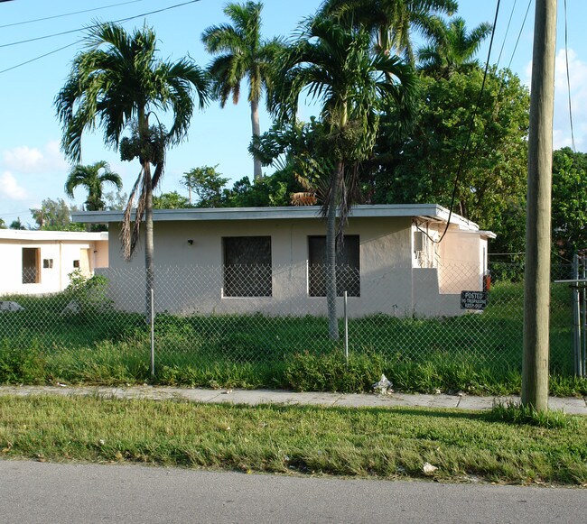 1503 NE 116th St in Miami, FL - Foto de edificio - Building Photo