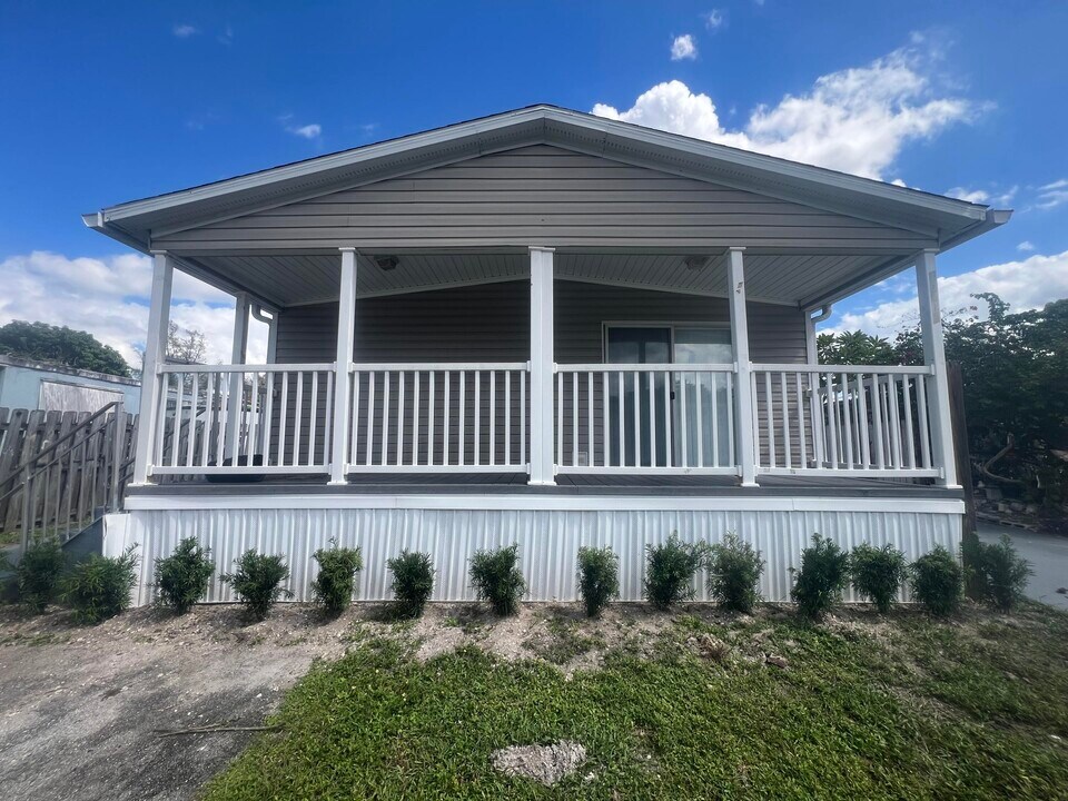 10717 N Branch Rd in Boca Raton, FL - Building Photo