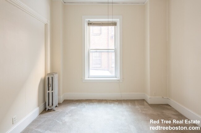 301 Newbury St, Unit 5 in Boston, MA - Foto de edificio - Building Photo