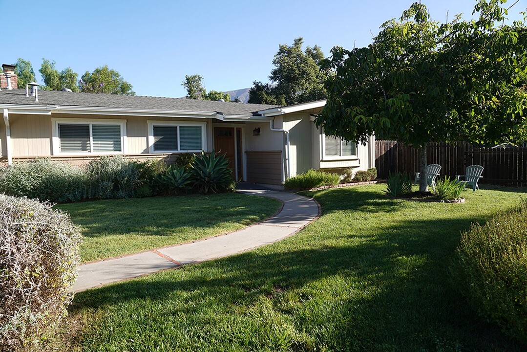 385 N La Luna Ave in Ojai, CA - Building Photo