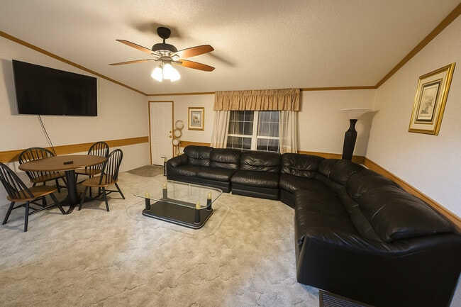 44 Heinle Rd in Swan Lake, NY - Building Photo - Building Photo