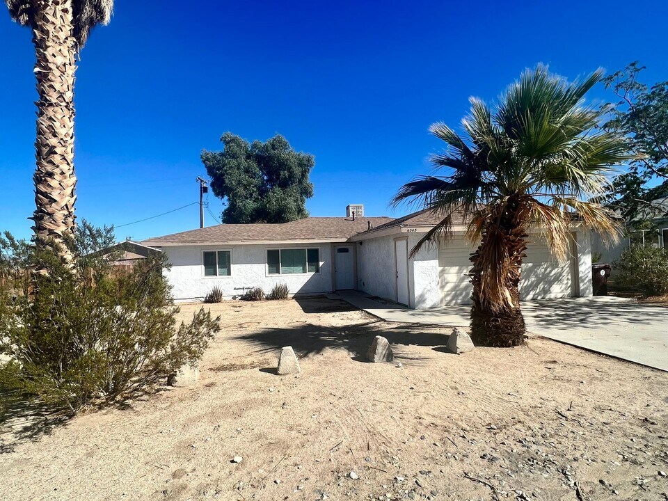 6565 Mojave Ave in Twentynine Palms, CA - Building Photo