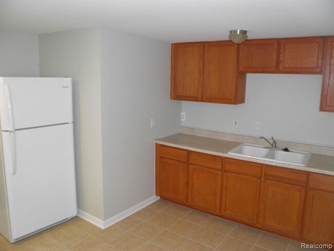 21142 Ontaga St in Farmington Hills, MI - Building Photo - Building Photo