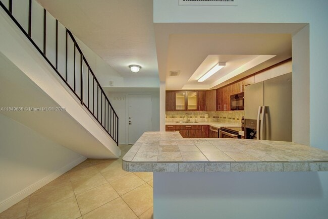 9371 Fontainebleau Blvd