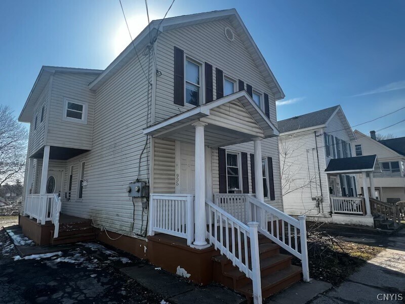 935 Lenox Ave in Utica, NY - Building Photo
