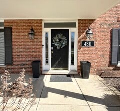 4311 Camelot Cir in Naperville, IL - Foto de edificio - Building Photo