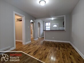 4409 N Wolcott Ave, Unit #4409-A1 in Chicago, IL - Building Photo - Building Photo