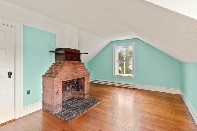 5 Woods Edge Rd, Unit Woods Edge - AtticApartment in Medford, MA - Foto de edificio - Building Photo