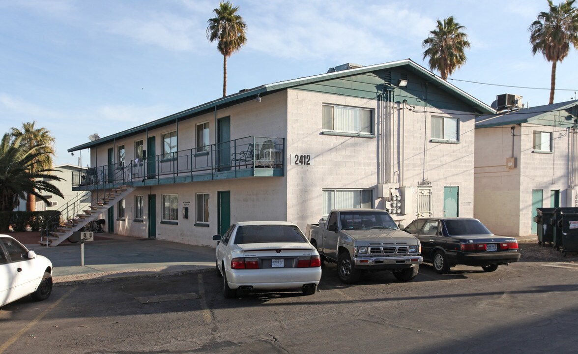 2412 Clifford Ave in Las Vegas, NV - Foto de edificio