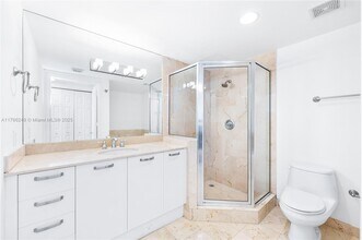 2030 S Douglas Rd, Unit 807 in Coral Gables, FL - Building Photo - Building Photo