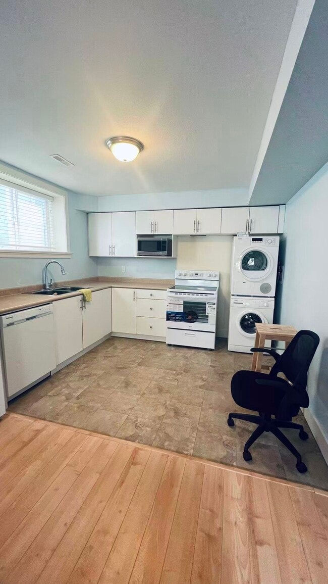 14941 35 Av in Surrey, BC - Building Photo - Building Photo