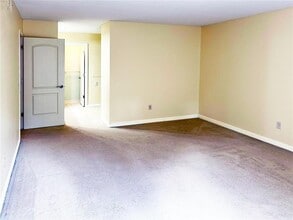 7510 Cahill Rd, Unit #303B in Edina, MN - Building Photo - Building Photo