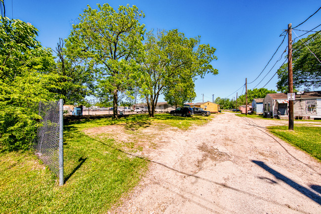 5817 Downing St in Houston, TX - Building Photo - Building Photo