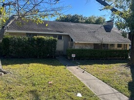 950 Magnolia Ln in Lancaster, TX - Building Photo