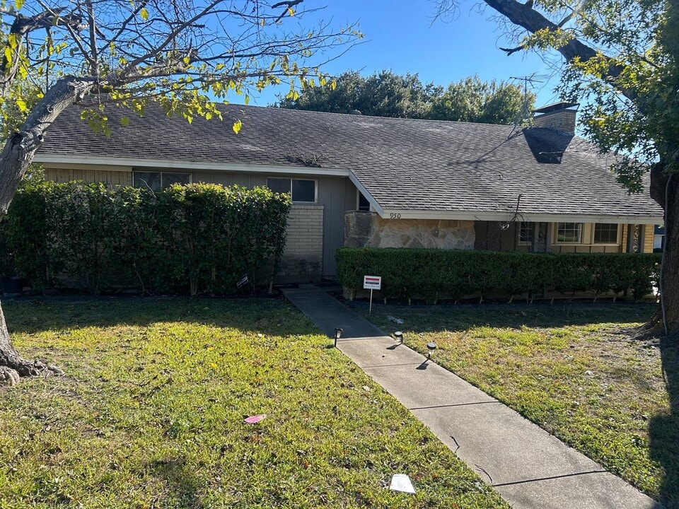 950 Magnolia Ln in Lancaster, TX - Building Photo