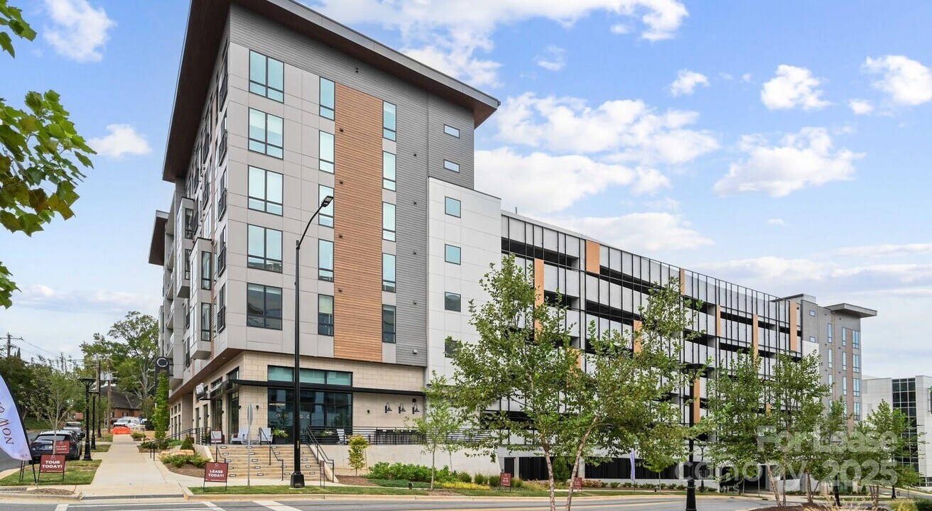 1133 Harding Pl in Charlotte, NC - Building Photo
