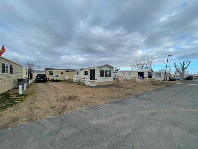 740-990-990 Arroyo Dr in Herlong, CA - Building Photo