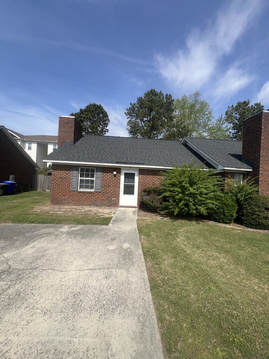 1405 Angels End in Greenville, NC - Foto de edificio