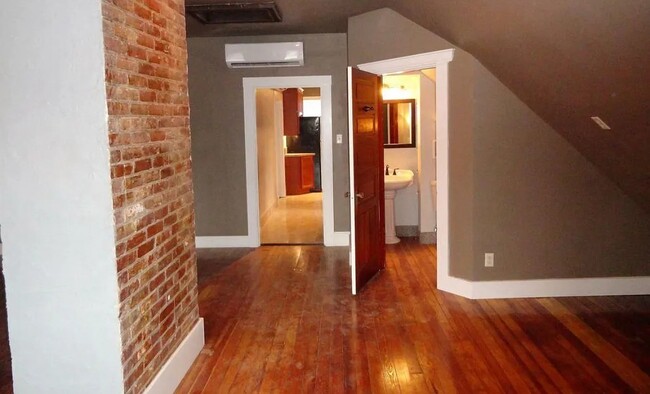 2326 Ashland Ave, Unit 3 in Cincinnati, OH - Building Photo - Building Photo